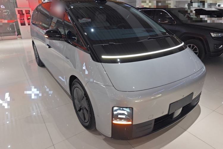 Li Auto MEGA 2024 — 3