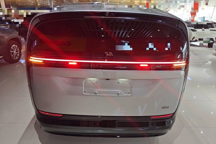Li Auto MEGA 2024 — 5