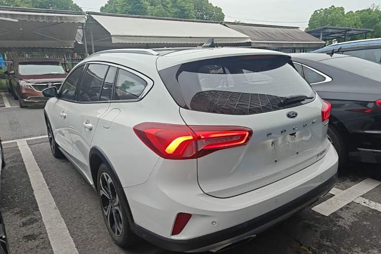Ford Focus 2021 — 4
