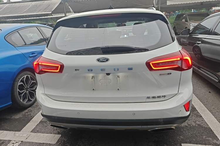 Ford Focus 2021 — 5