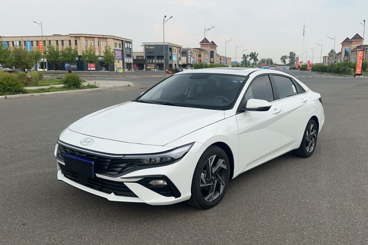 Hyundai Elantra 2023 — 2