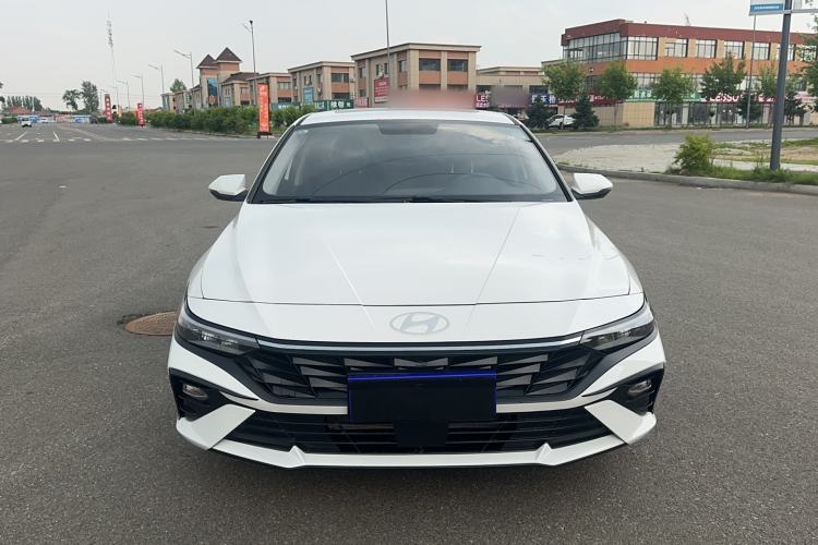 Hyundai Elantra 2023 — 3