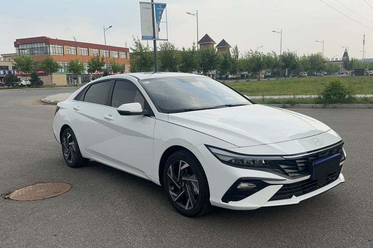 Hyundai Elantra 2023 — 4