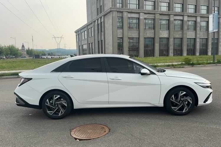 Hyundai Elantra 2023 — 5