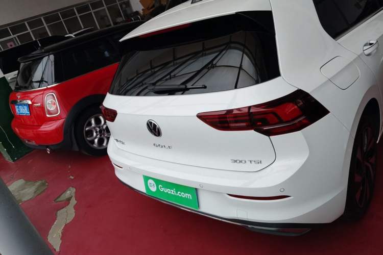 Volkswagen Golf 2025 — 5
