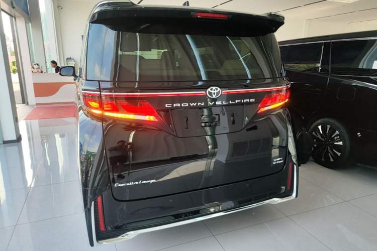Toyota vellfire 2024 — фото 5
