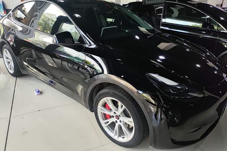 Tesla Model Y 2022 — 3