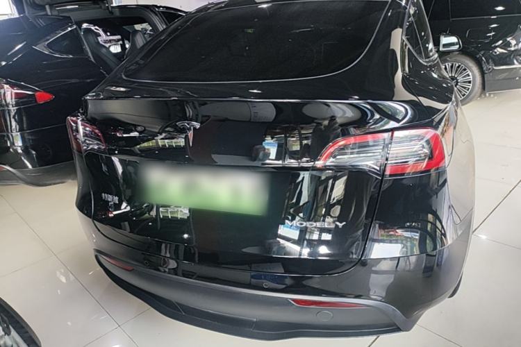 Tesla Model Y 2022 — 5