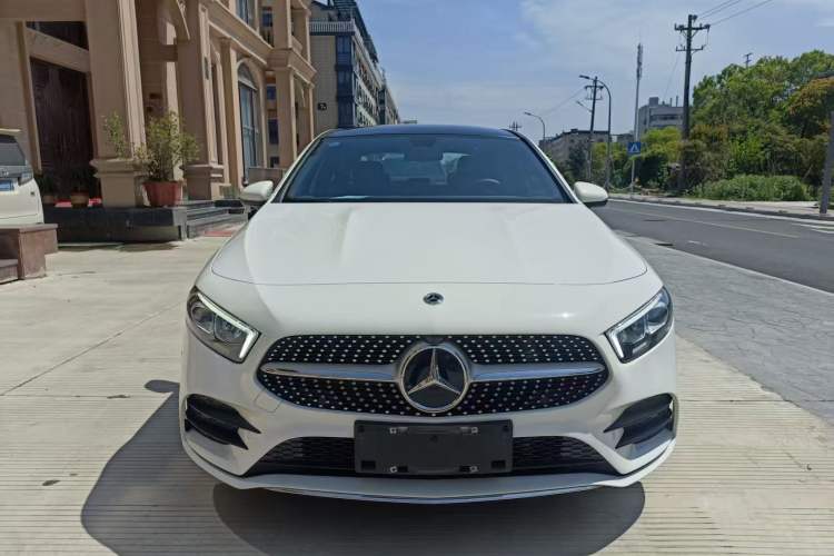 Mercedes-Benz A 200 L 2022 — фото 3