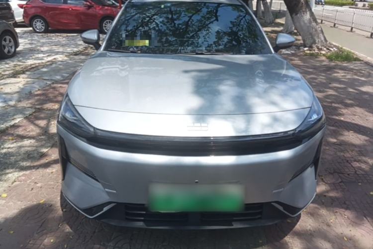 Geely L6 2025 — 2