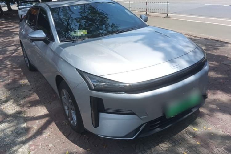 Geely L6 2025 — 3