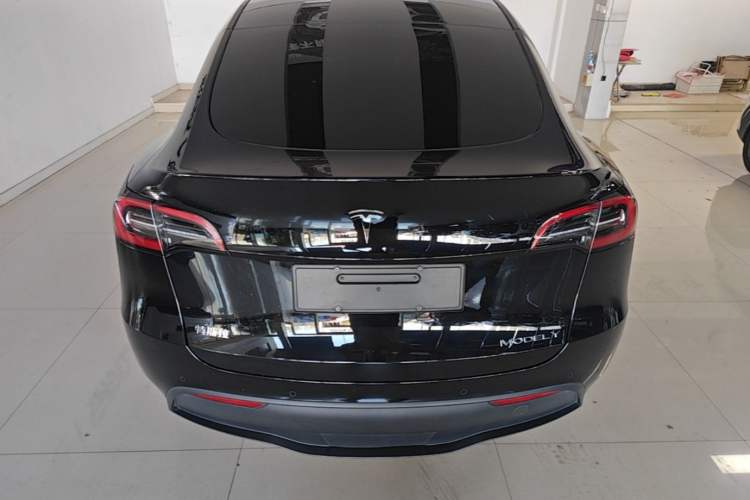 Tesla Model Y 2022 — 5