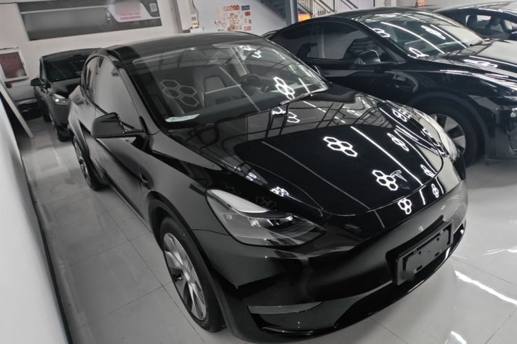 Tesla Model Y 2021 — 3