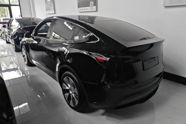 Tesla Model Y 2021 — 4