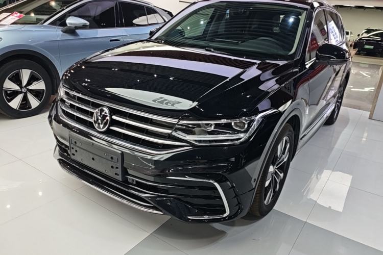 Volkswagen Tiguan L 2024 — фото 1
