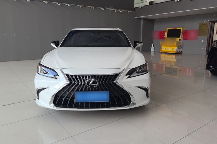 Lexus ES 200 2023 — 3