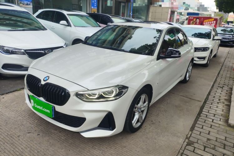 BMW 120i 2021 — фото 1