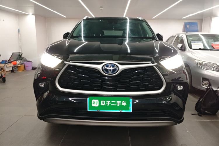 Toyota Highlander 2023 — 2