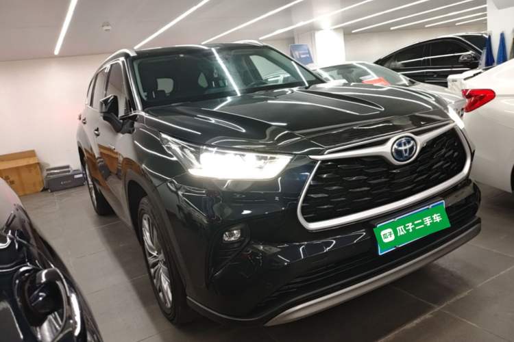 Toyota Highlander 2023 — 3