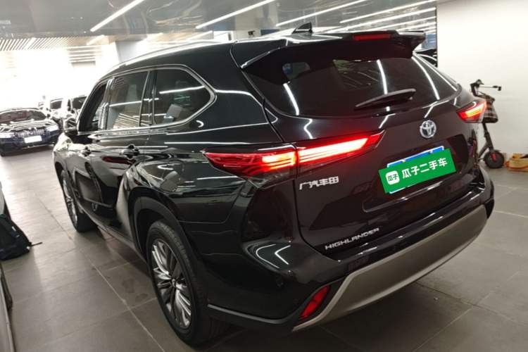 Toyota Highlander 2023 — 4