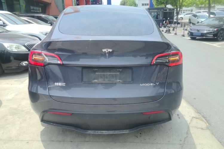 Tesla Model Y 2022 — 5