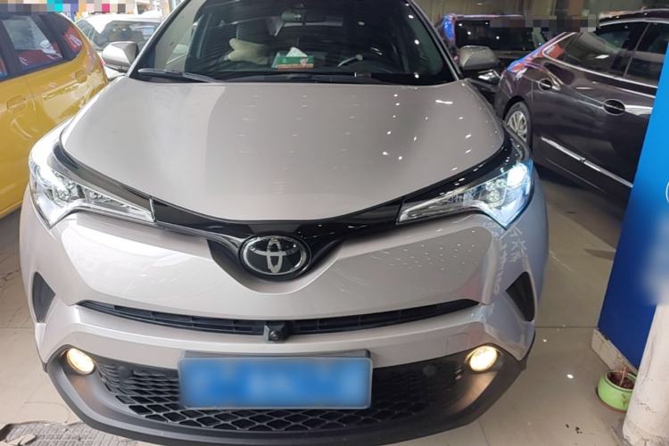 Toyota C-HR 2020 — фото 2