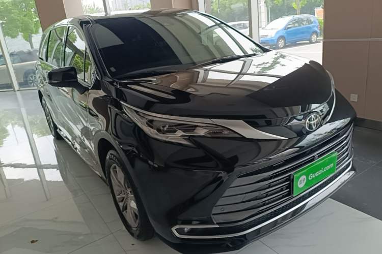 Toyota Sienna 2024 — 3