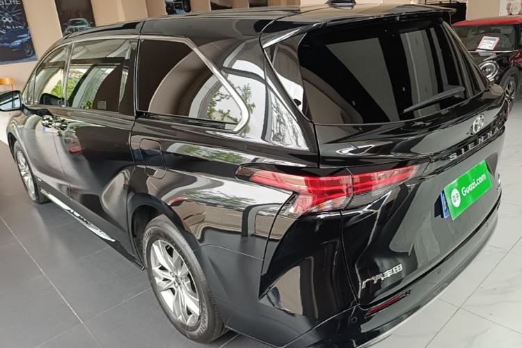 Toyota Sienna 2024 — 4