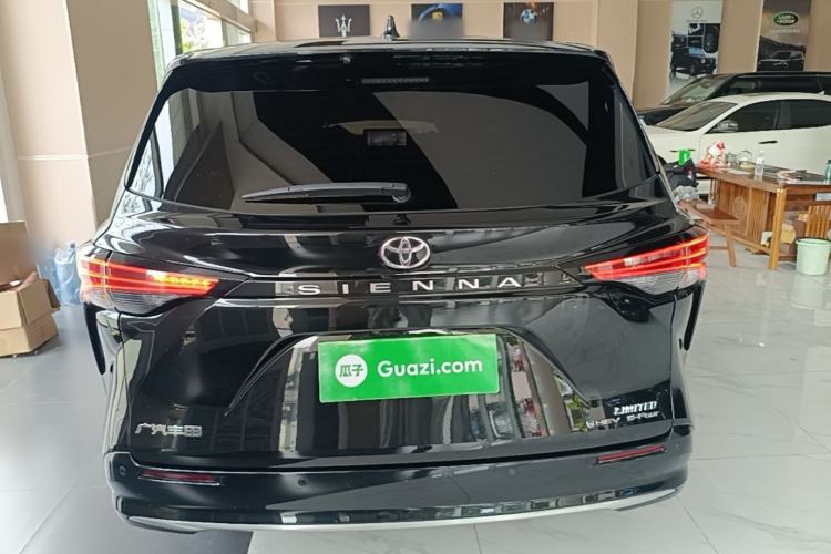 Toyota Sienna 2024 — 5
