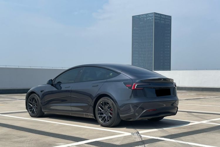 Tesla Model 3 2023 — 4