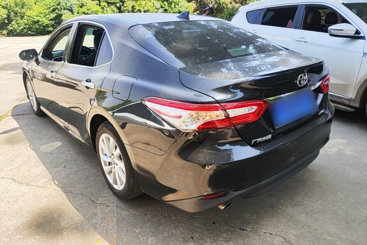 Toyota Camry 2021 — фото 4