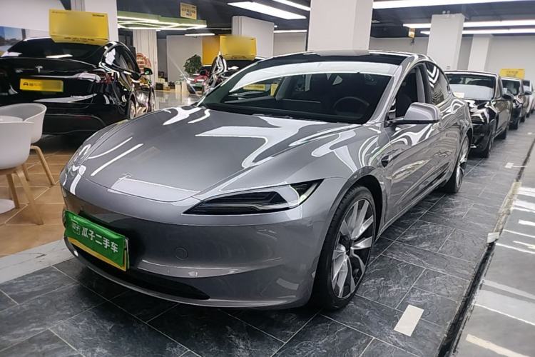 Tesla Model 3 2025 — фото 1