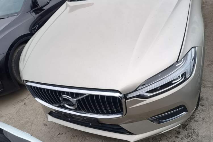 Volvo XC60 2021 — 2