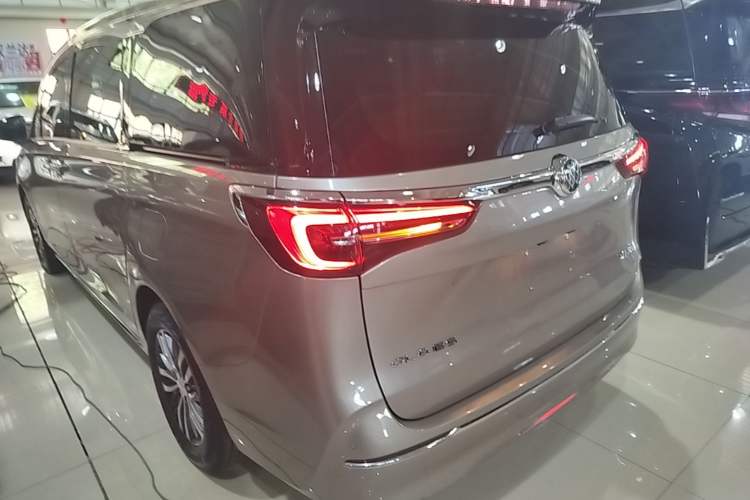 Buick GL8 2023 — 4