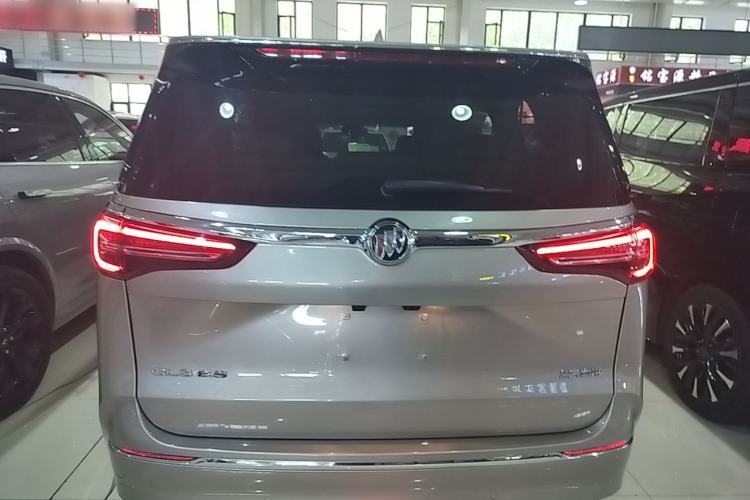 Buick GL8 2023 — 5