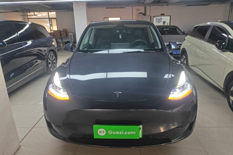 Tesla Model Y 2024 — 2