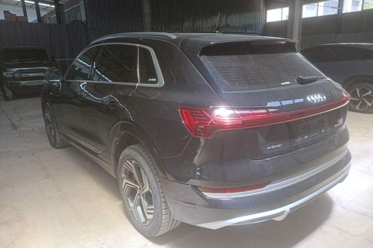 Audi e-tron 2021 — 4