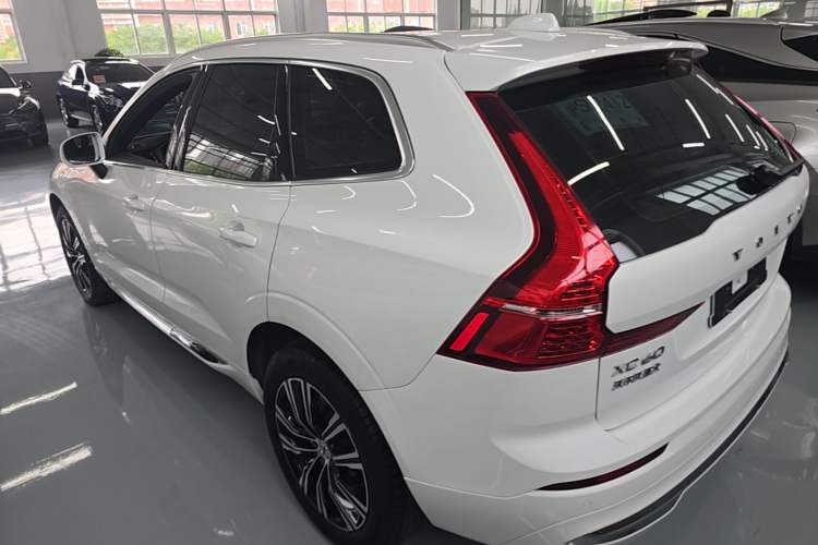 Volvo XC60 2022 — фото 4