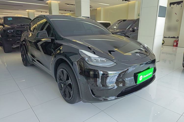 Tesla Model Y 2022 — 3