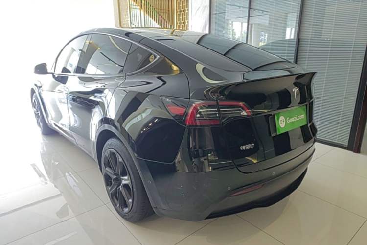 Tesla Model Y 2022 — 4
