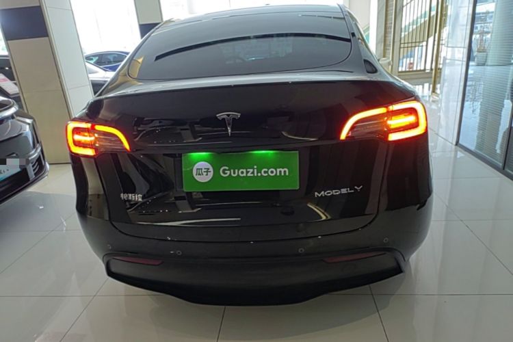Tesla Model Y 2022 — 5
