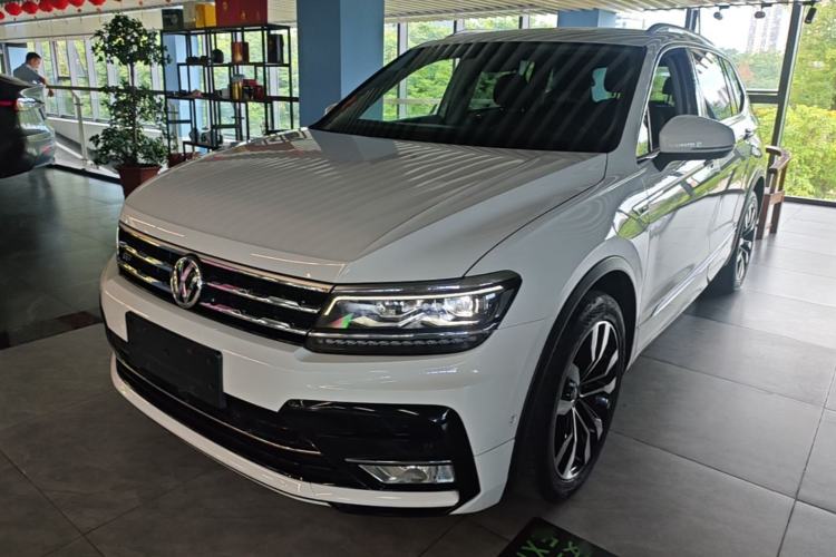 Volkswagen tiguan l 2020 — фото 1