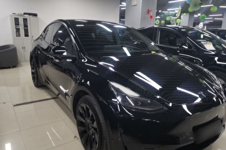 Tesla Model Y 2022 — 3