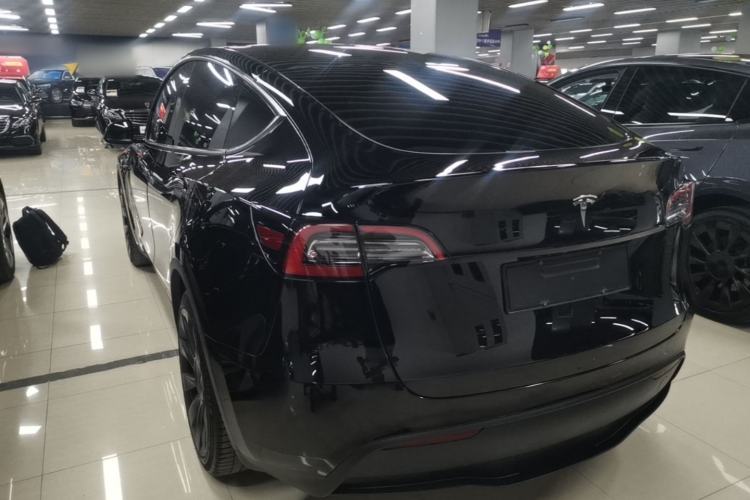 Tesla Model Y 2022 — 4