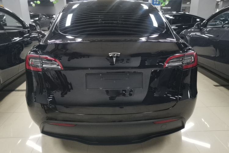 Tesla Model Y 2022 — 5