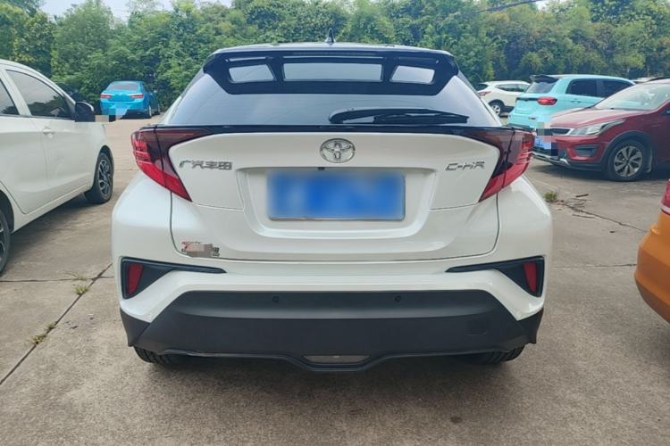 Toyota C-HR 2023 — фото 5