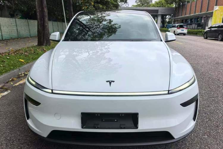 Tesla Model Y 2026 — 2