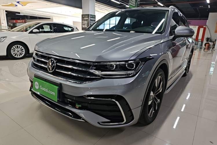 Volkswagen Tiguan L 2022 — фото 1