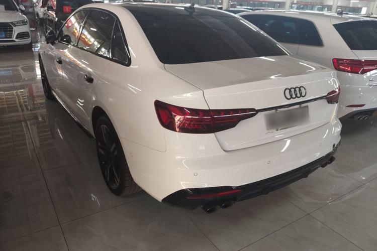 Audi A4 2022 — 4