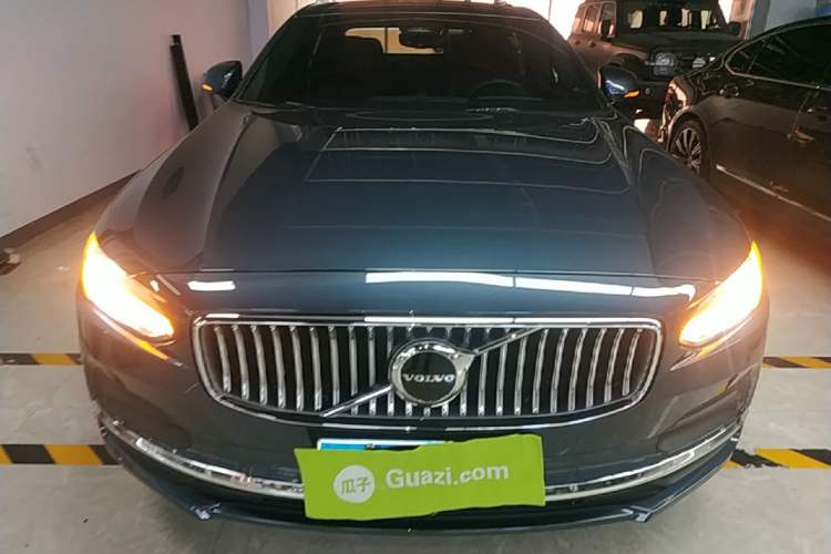 Volvo S90 2022 — 2
